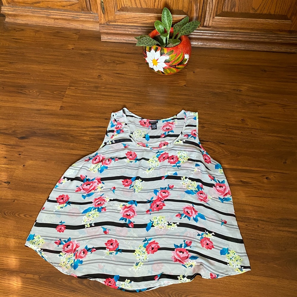 Torrid Sheer floral sleeveless top-Excellent cond